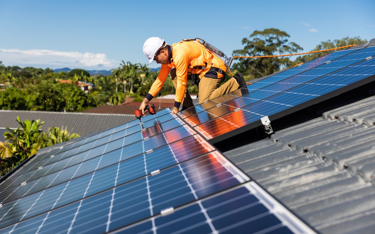 Energiewende, Förderung Projekte: Handwerker PV-Anlage & Dach