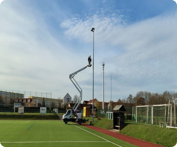 LED-Flutlichtanlage auf dem Fußballplatz des FSV Oschatz e.V.