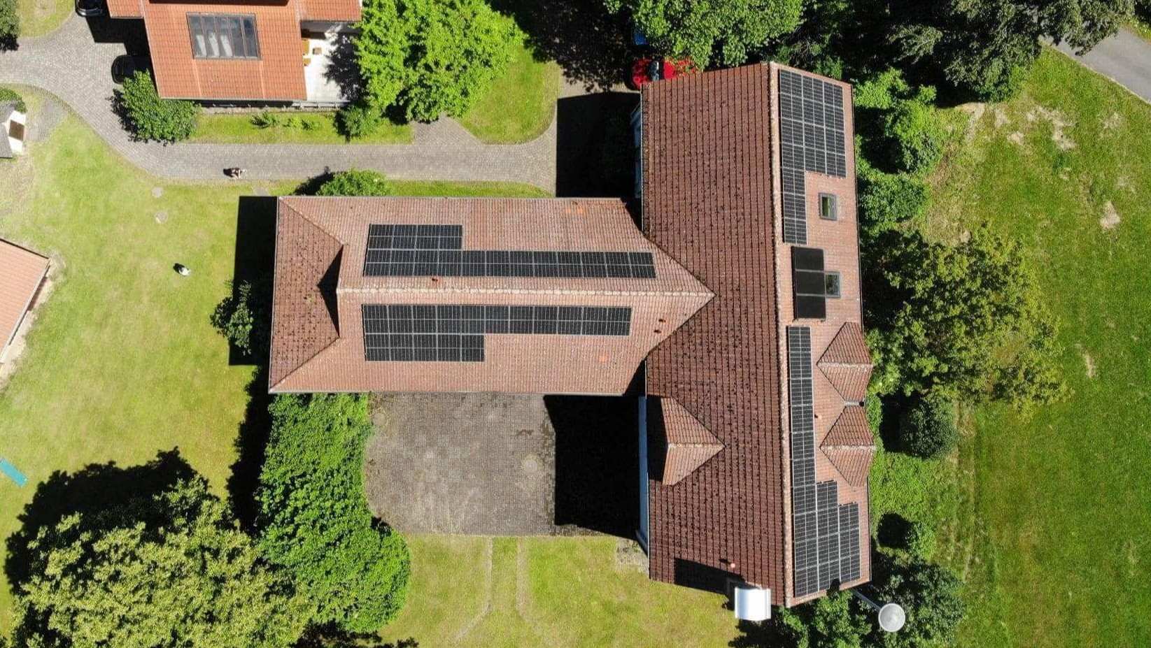 Photovoltaikanlage auf dem Dach des Pfadfinderhauses Röderhaid