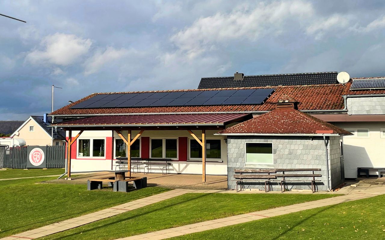 Solaranlage Dach Vereinsheim MTV Fürstenberg