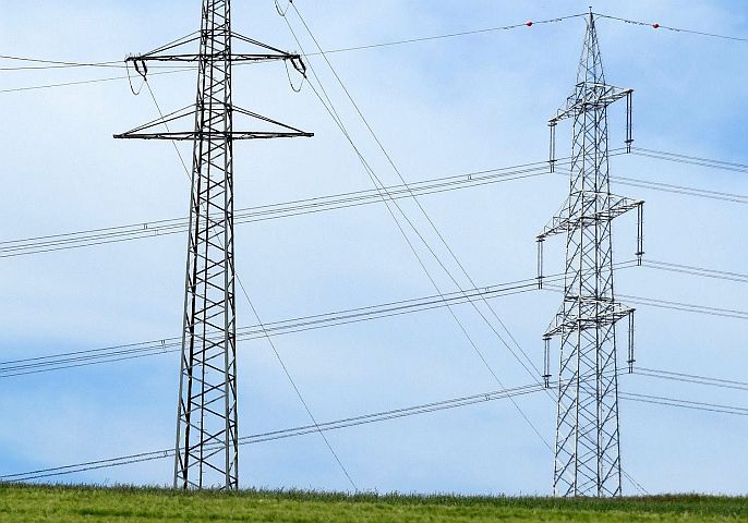 Ökostrom Preise Preiserhöhung (Symbolbild: Strommasten: SAUBER ENERGIE js)
